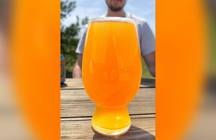 Oberon Slowpoke Shandy in a pint glass